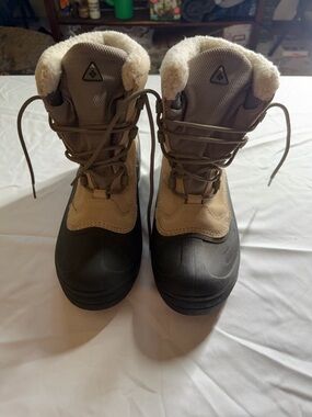 Women’s Columbia Winter Boots sz 9.5